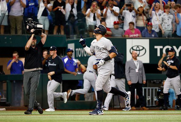 Aaron Judge hits home run #62, a new American League record! : r/baseball