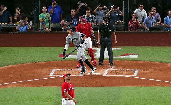 Aaron Judge hits AL record 62nd home run