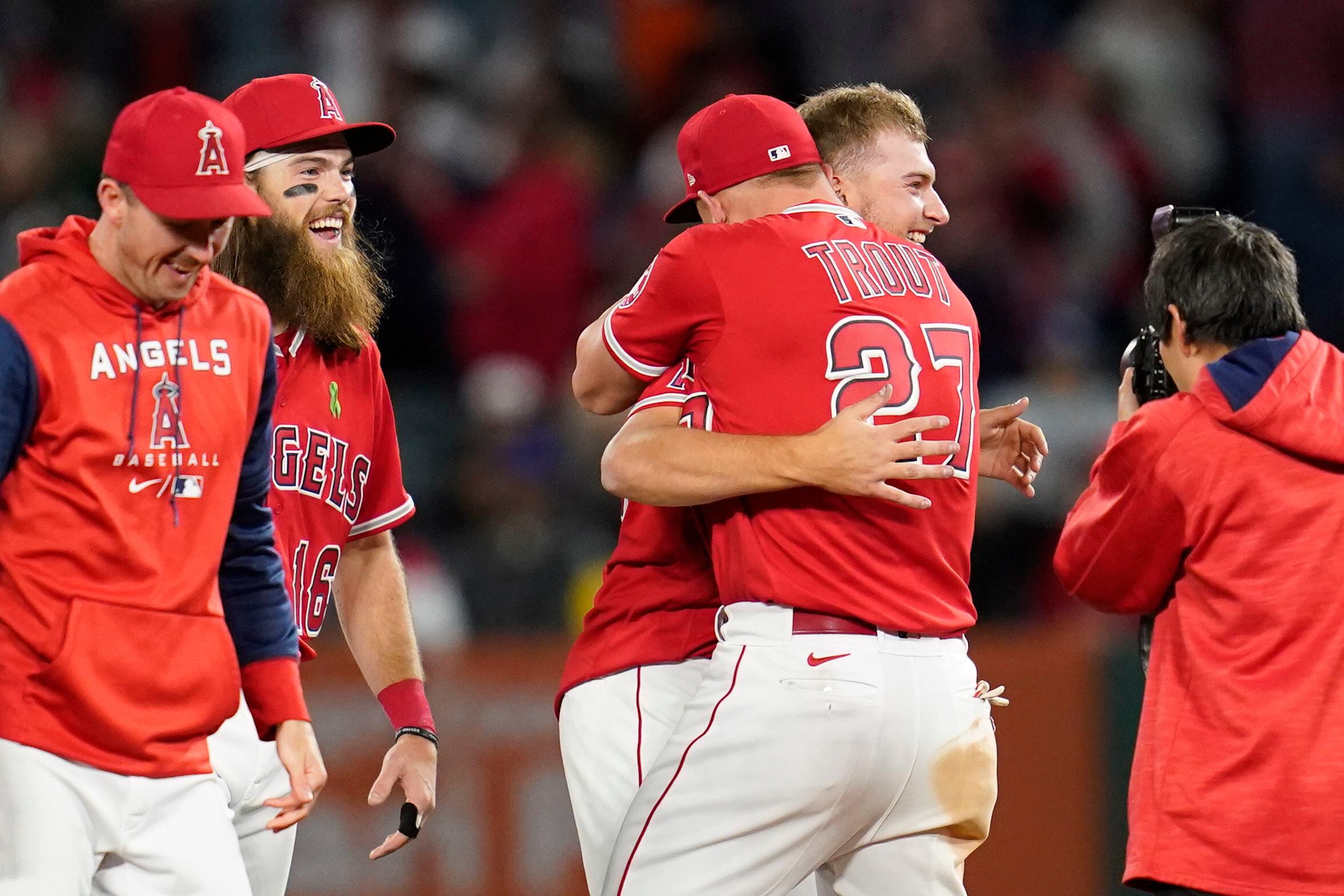 Rookie no-hitter! Reid Detmers throws a no-hitter for the Angels!! 