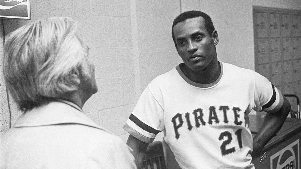 Remembering Roberto Clemente, Hall of Fame Outfielder - Alive