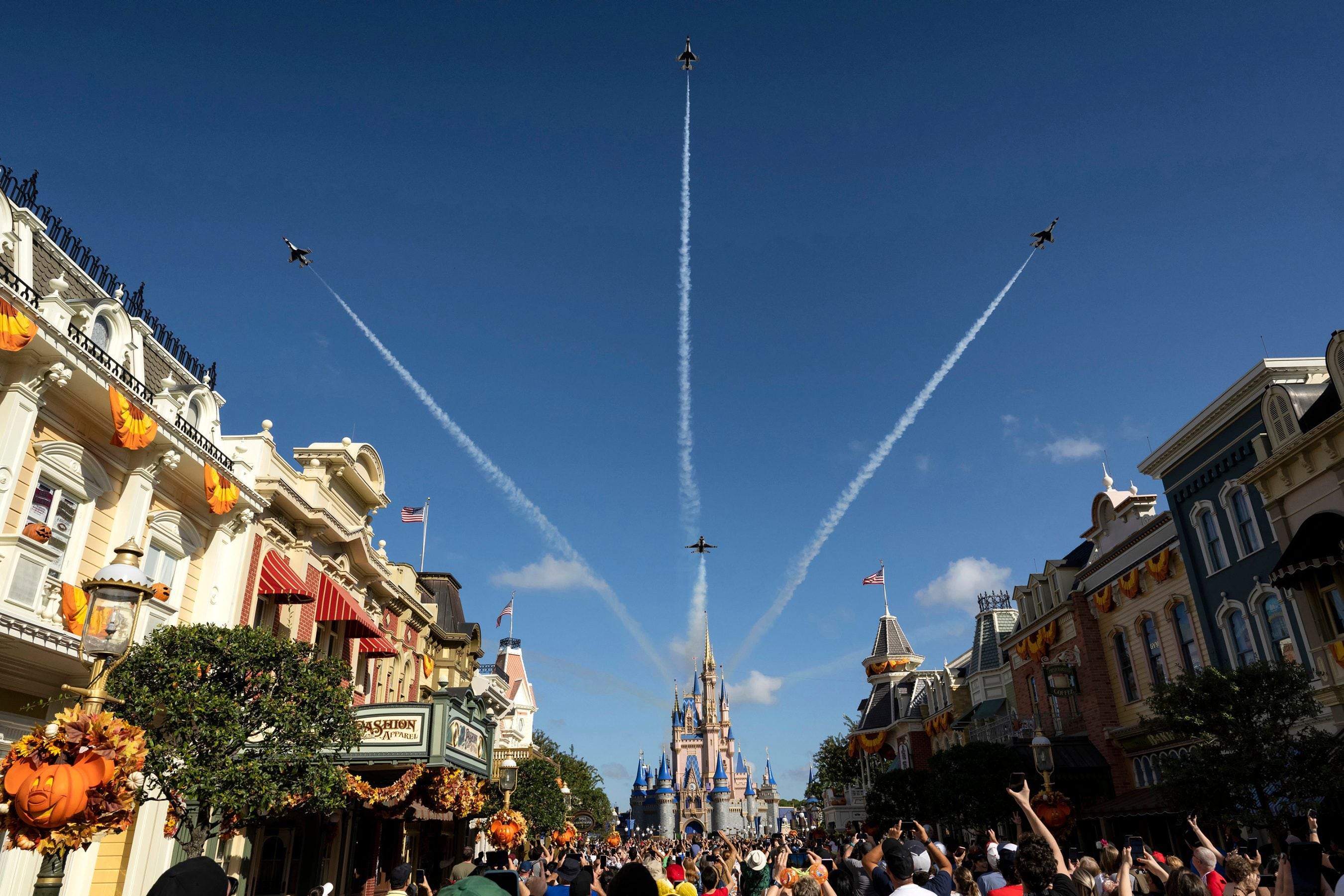 SEE: U.S. Air Force Thunderbirds fly over Magic Kingdom, EPCOT – WFTV