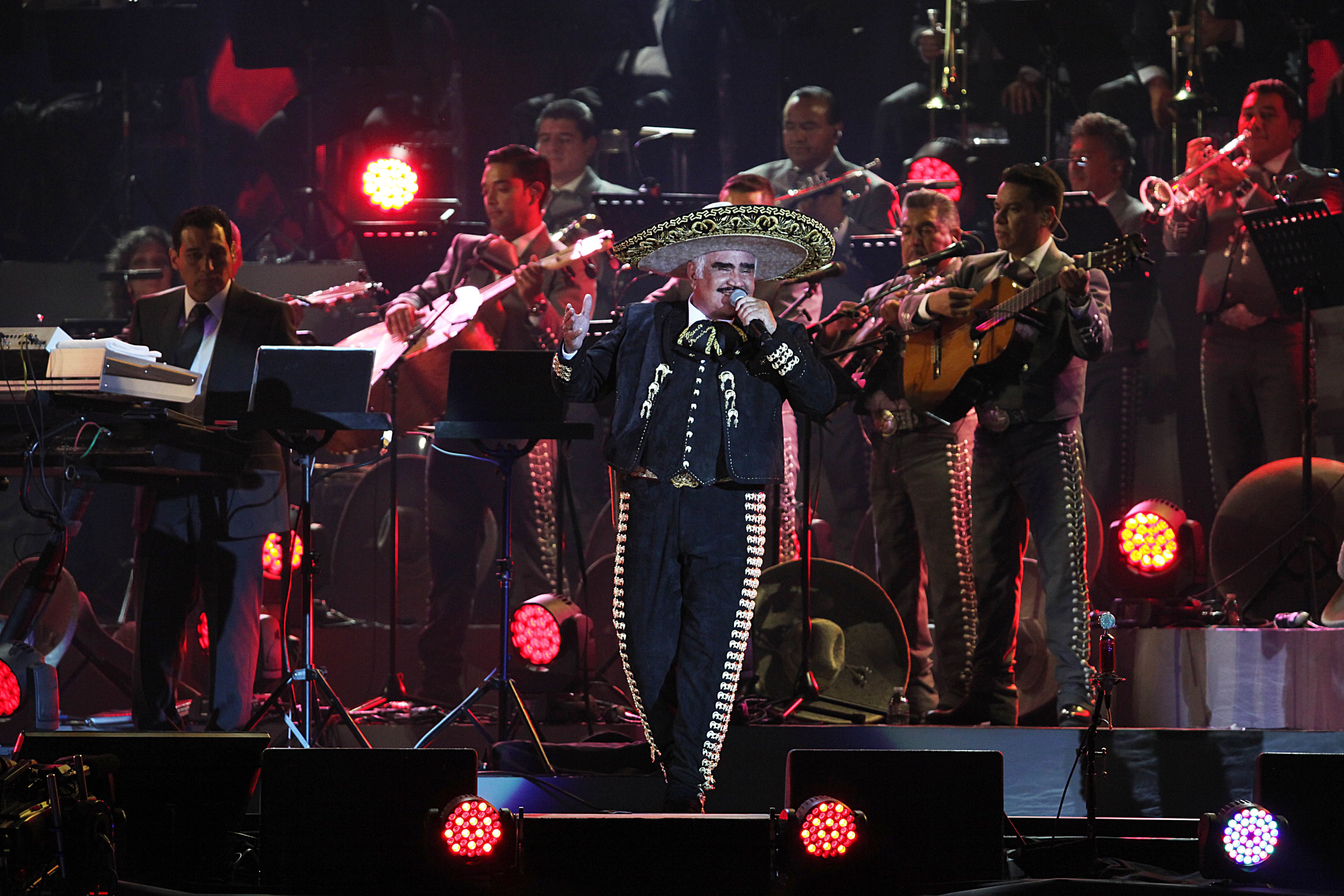 Jaime Jarrín mourned the death of Vicente Fernández and extended