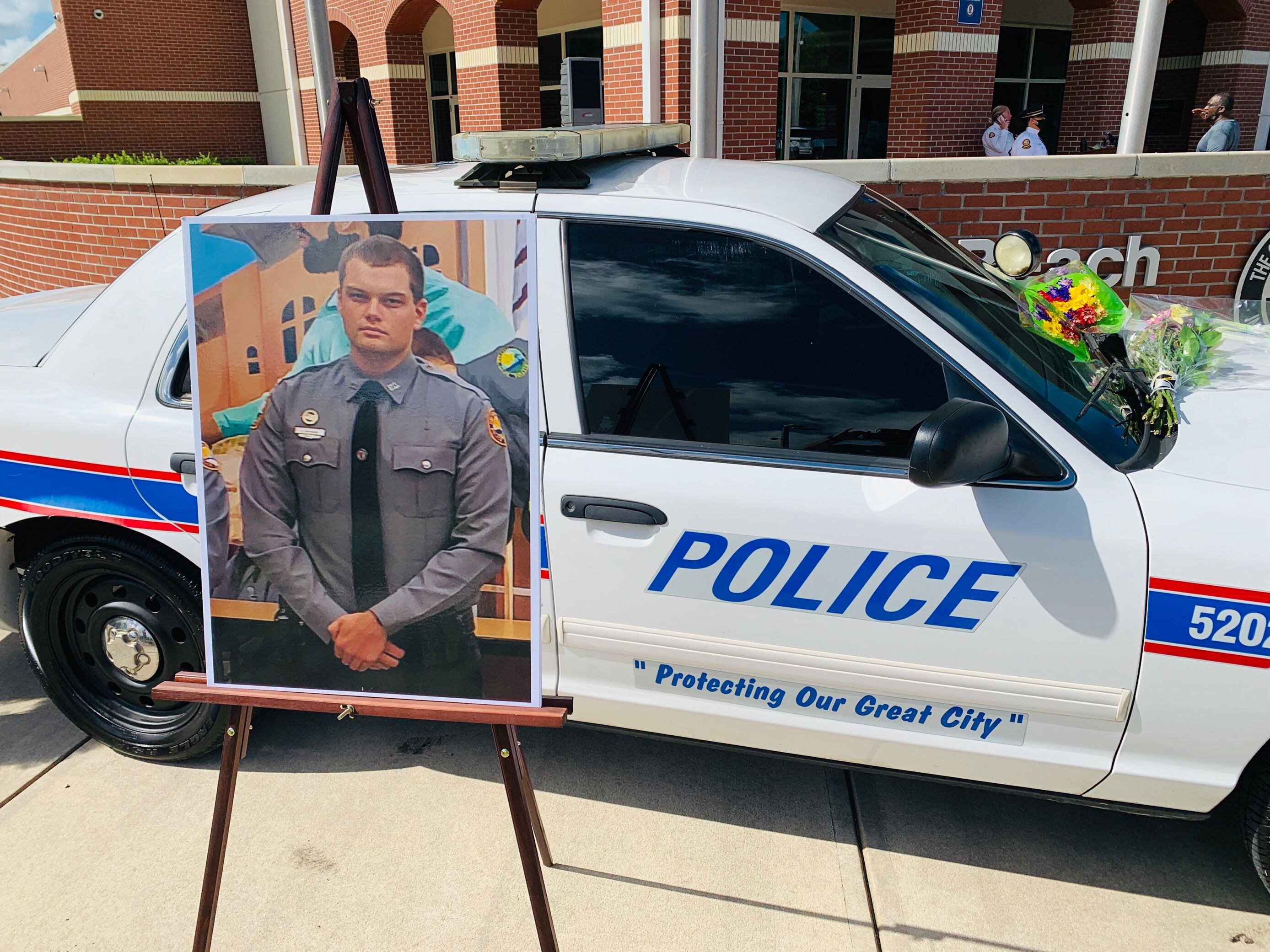 Slain Daytona officer's patrol car signed with messages of honor
