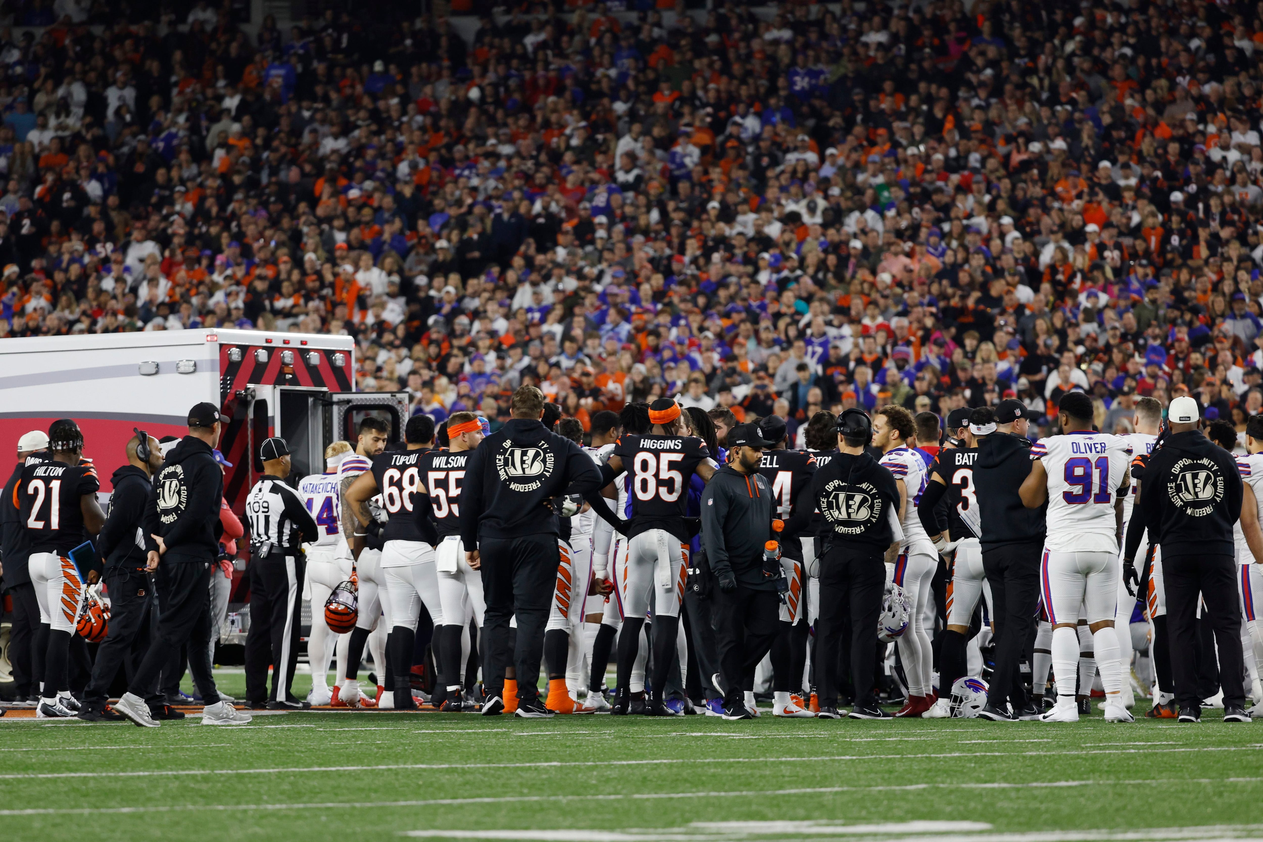 See Buffalo Bills Honor Damar Hamlin With Ceremony, Opening Kickoff TD –  Rolling Stone